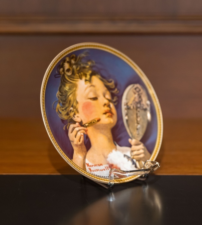 Тарелка фарфоровая "Девочка с зеркалом"